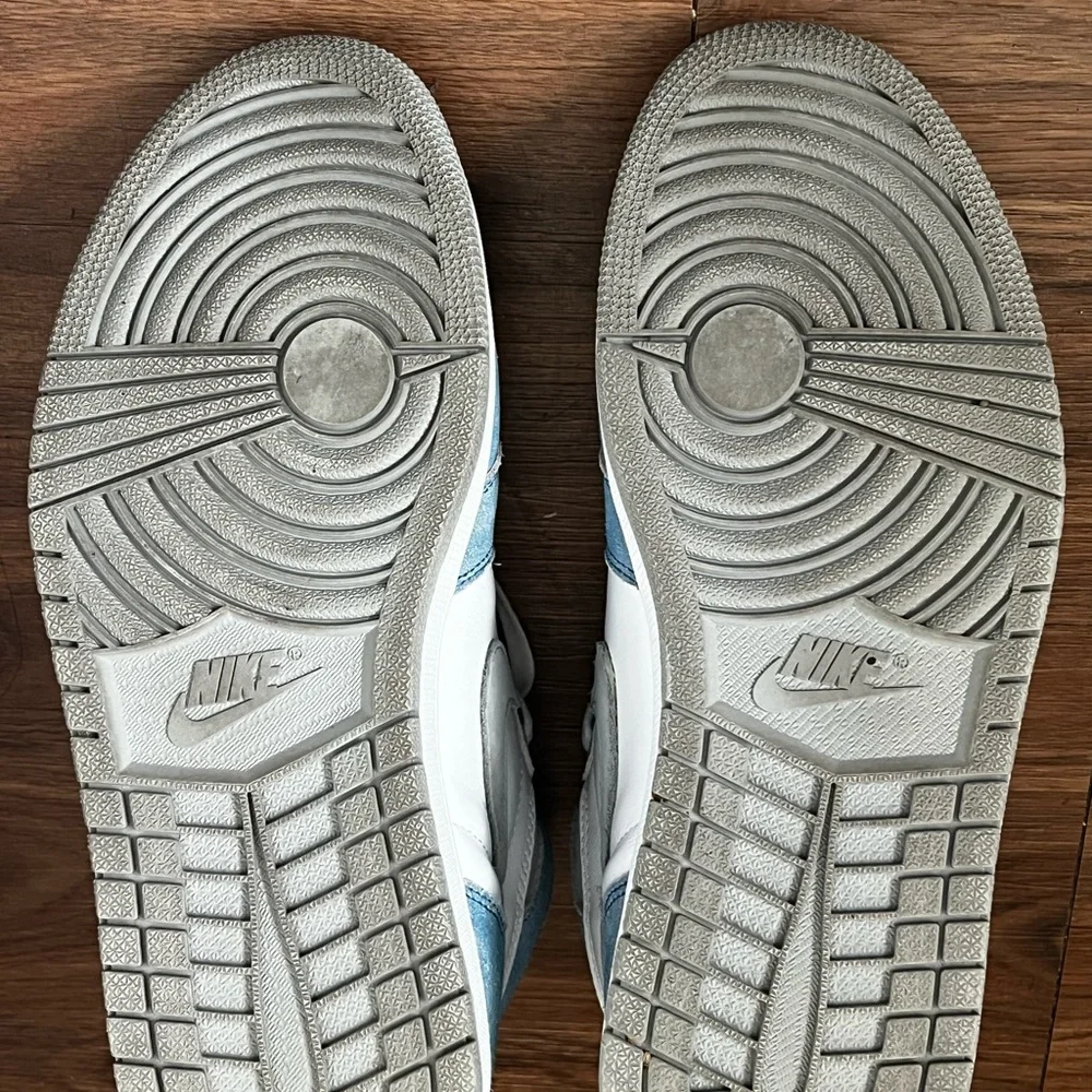 Nike Air Jordan 1 Retro High OG "Hyper Royal". - Picture 5 of 5